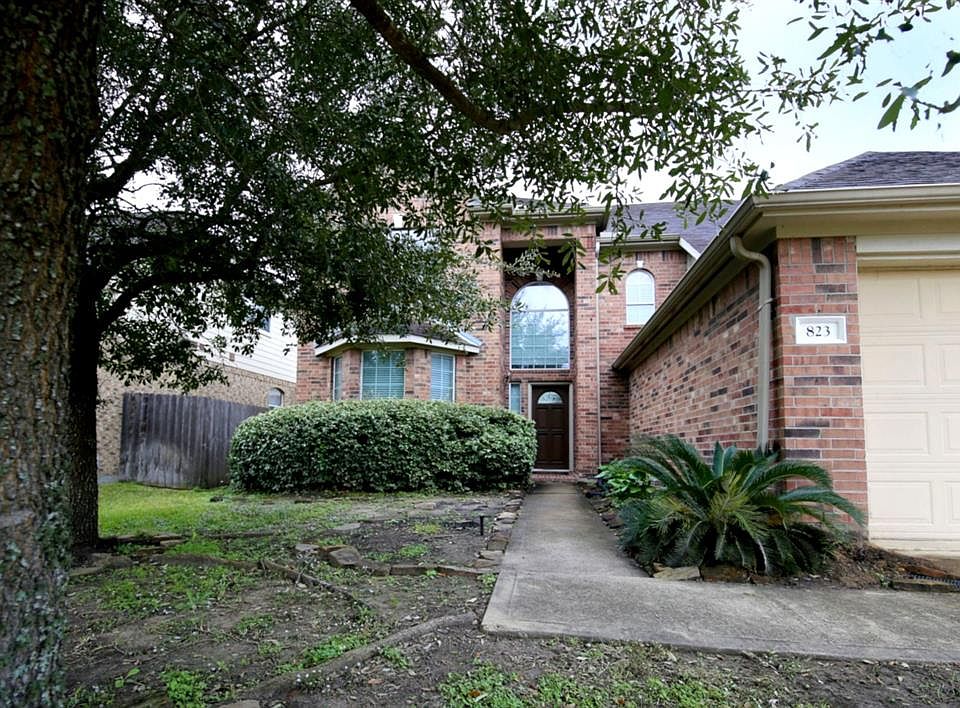 1st image of 823 McIntosh Bend Dr
