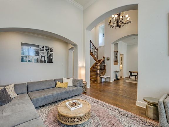 5th image of 2809 King Arthur Blvd