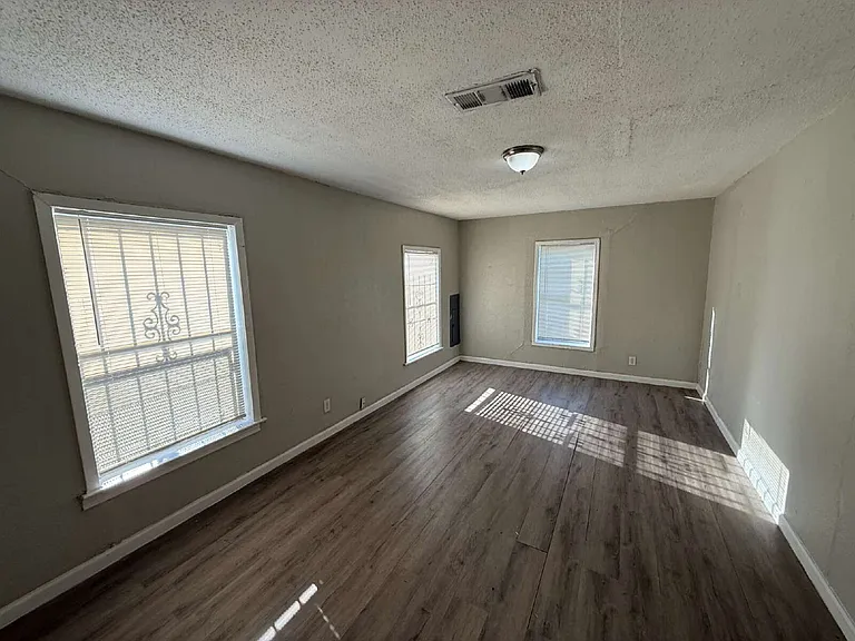 2213 Lea Crest Dr — Photo 6