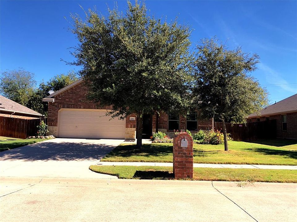 1st image of 206 Commonwealth Cir