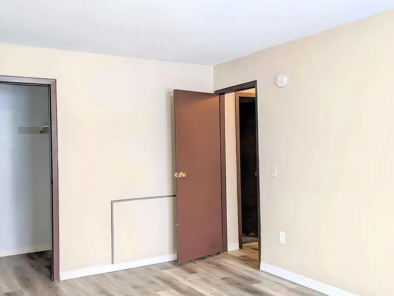 1067 Van Dyke St — Photo 10