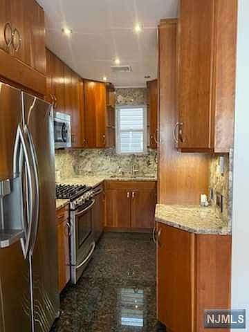 2nd image of 128 Sampson St