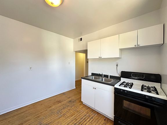 5th image of 3044 W Wellington Ave #3