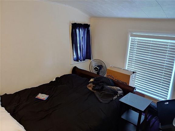 5th image of 263 Mason St