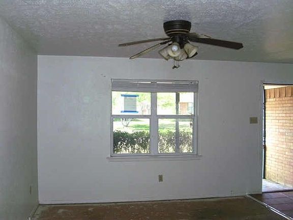 5th image of 926 Poinsettia Dr