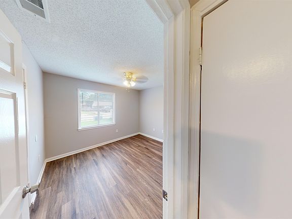 5th image of 65 W Paxton Ln