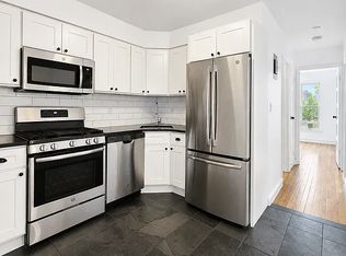 21-29 42nd St #2A, Astoria, NY 11105
