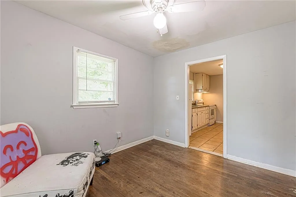 1 bed, 1.0 bath, 1040 sqft, $700 — Photo 3