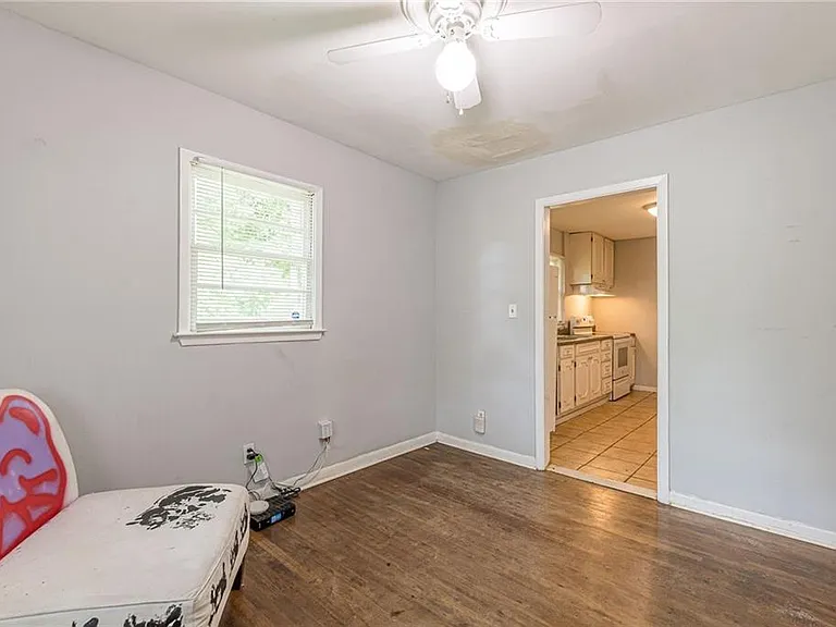 350 Brooks Ave SW — Photo 5