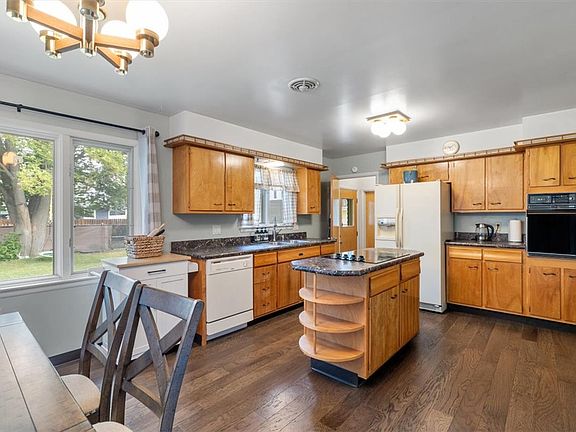 3rd image of 1933 Howard Ave
