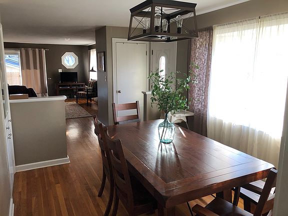 3rd image of 1610 Lynn Dr