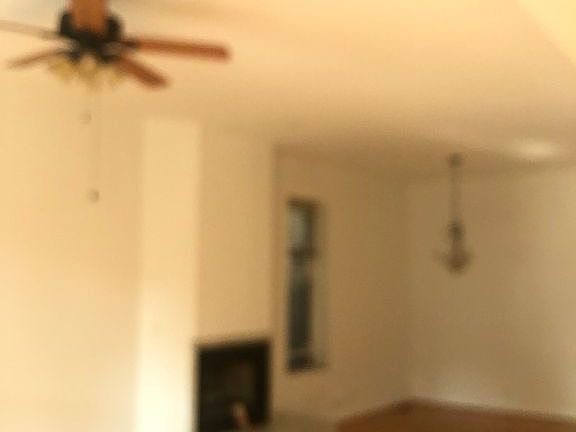 3rd image of 1048 N Wood St APT 3