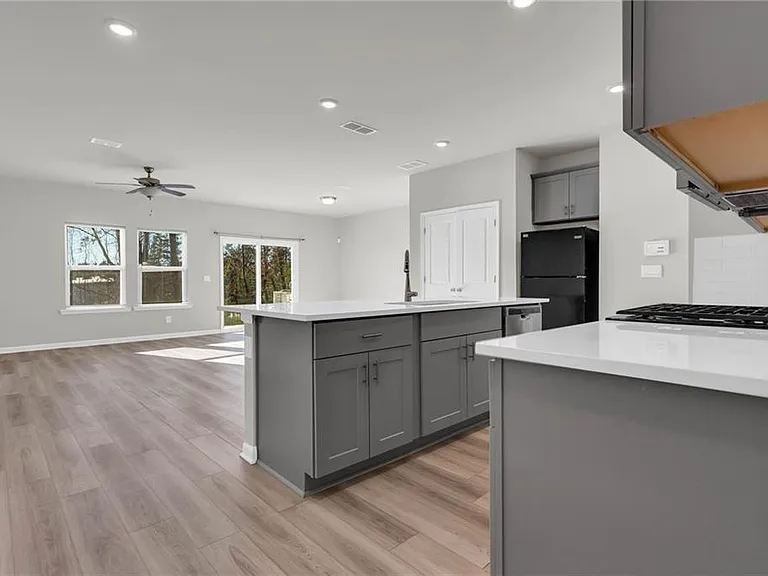 1645 Villageside Ct — Photo 5
