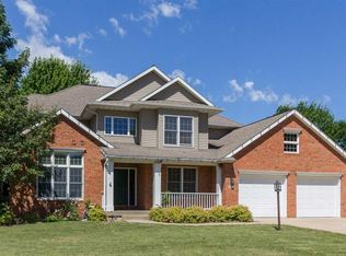 595 Auburn Hills Dr, Coralville, IA 52241