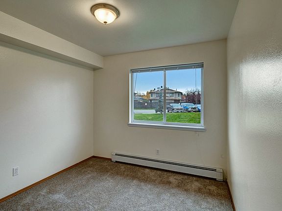 Strawberry Lane Apartments - Bedroom