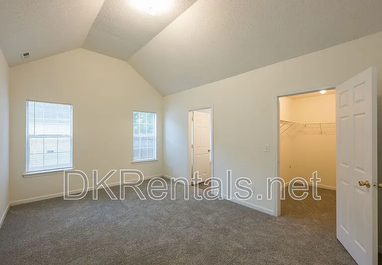 5689 Isleworth Way — Photo 14