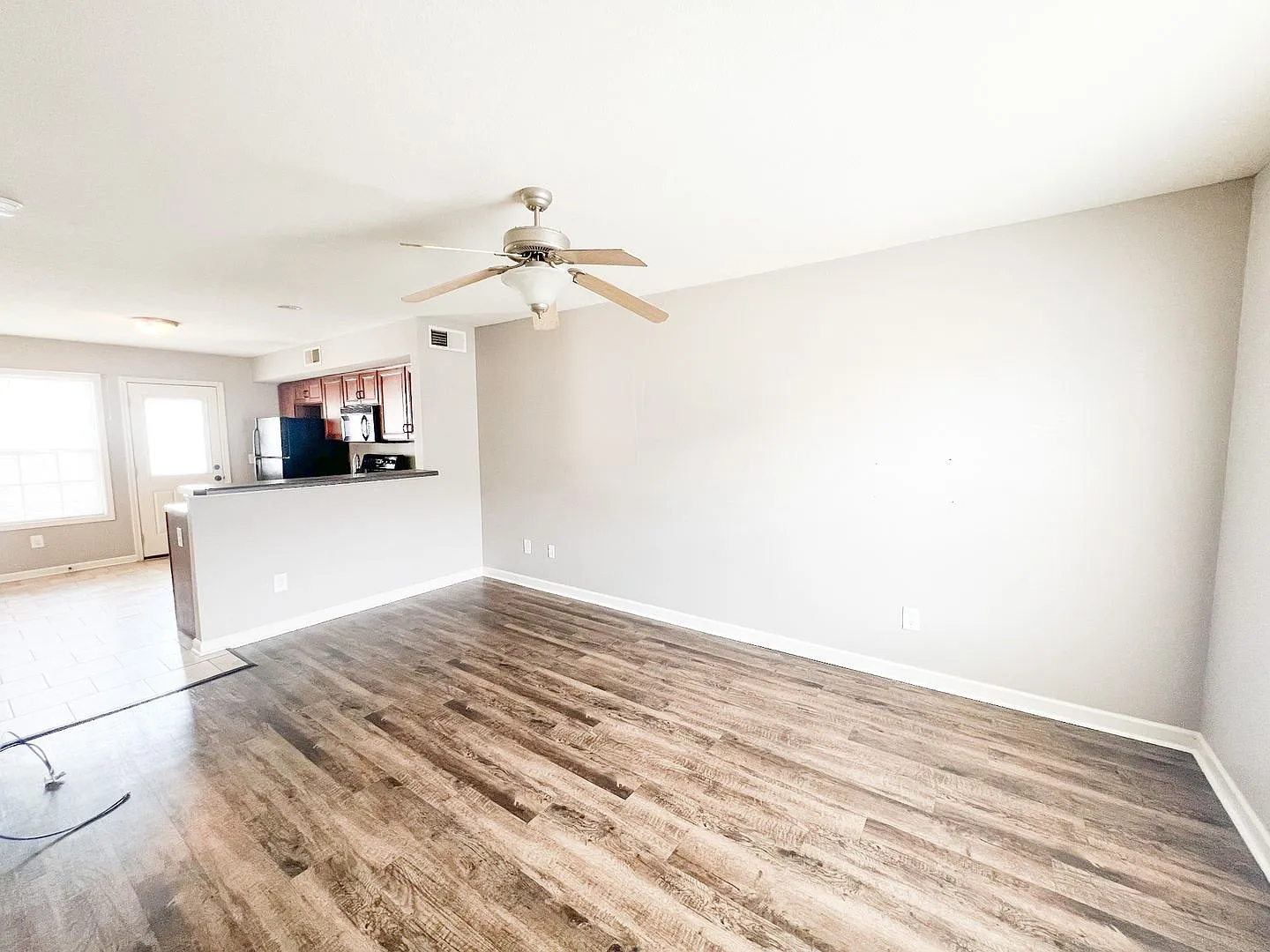2 Bedroom 1.5 Bathroom Townhome — Photo 3