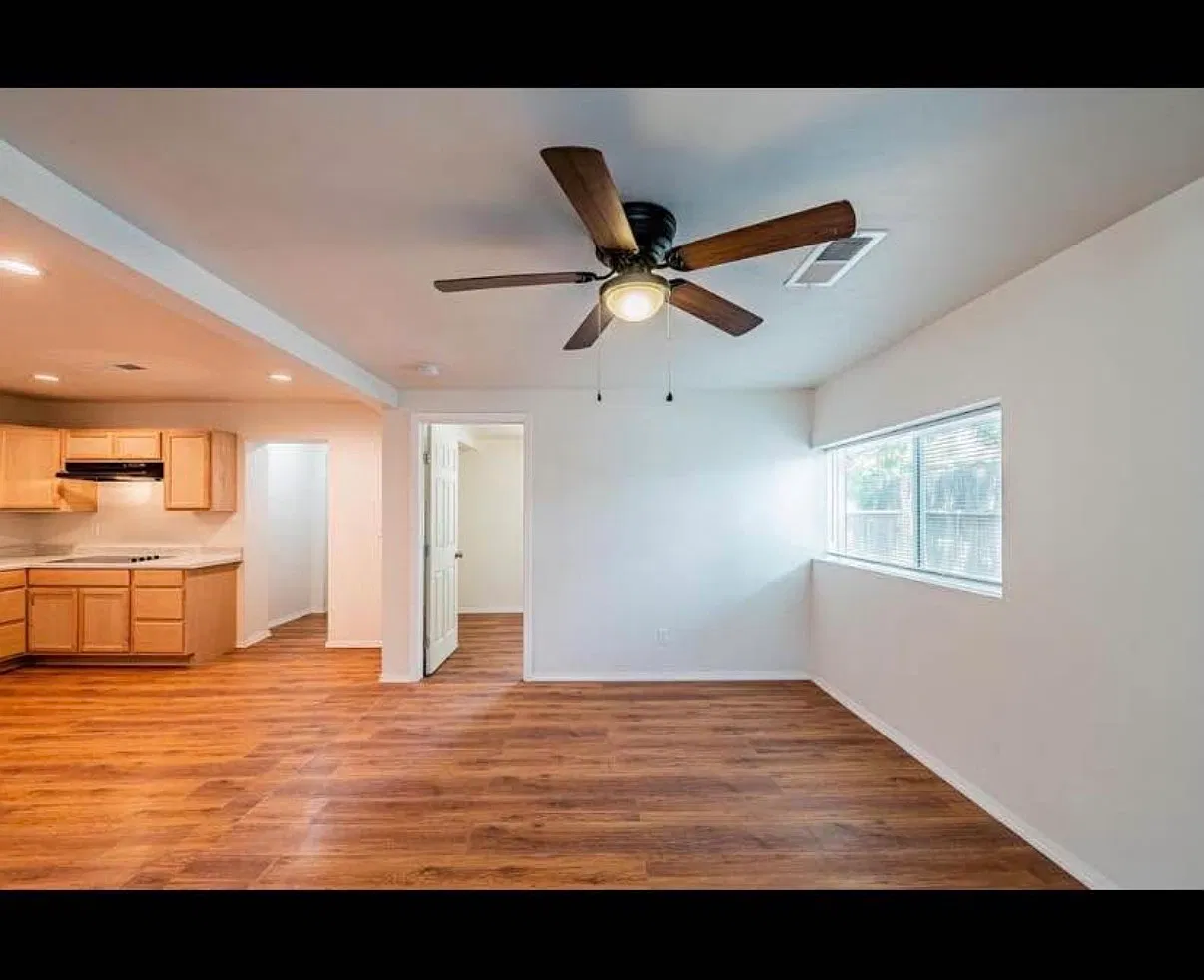 2 bed, 1000 sqft, $1,600 — Photo 3