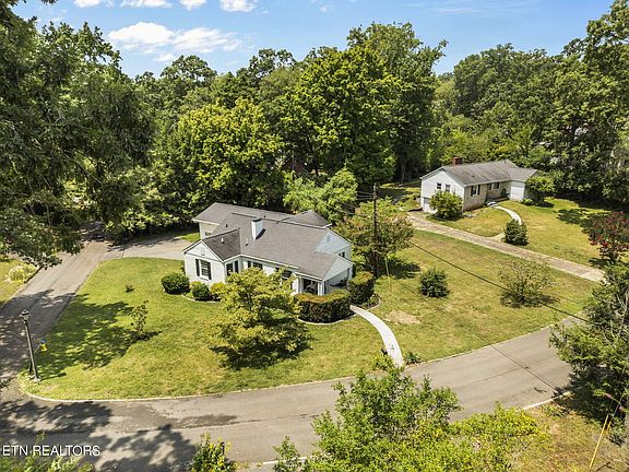 3rd image of 3537 Southwood Dr
