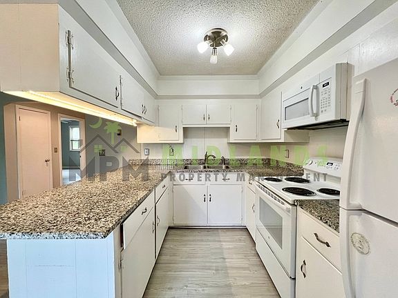 3rd image of 623 Henderson St