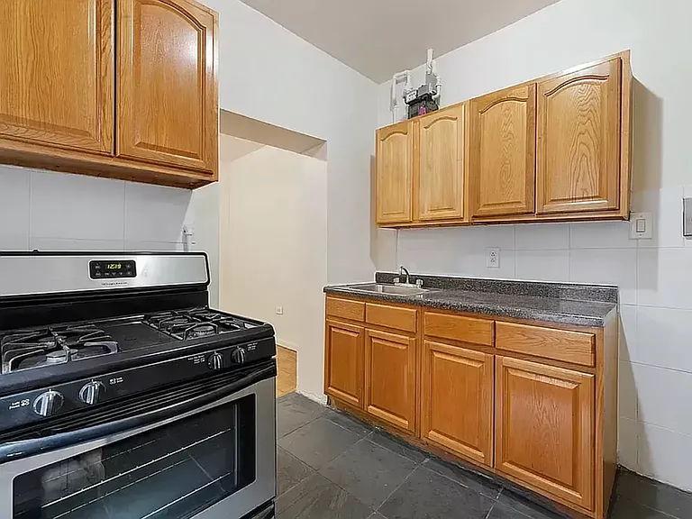 205 Allen St #26 — Photo 4