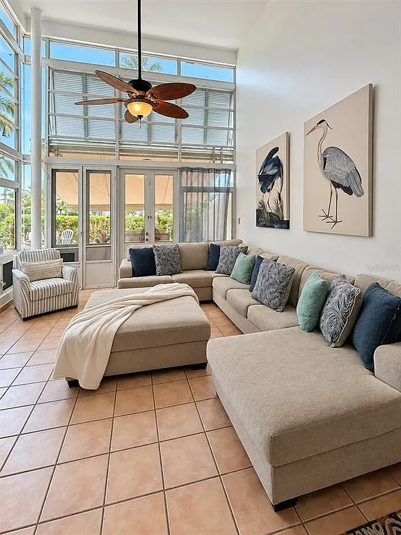 4 bed, 4.5 bath, 2831 sqft, $5,500 — Photo 2