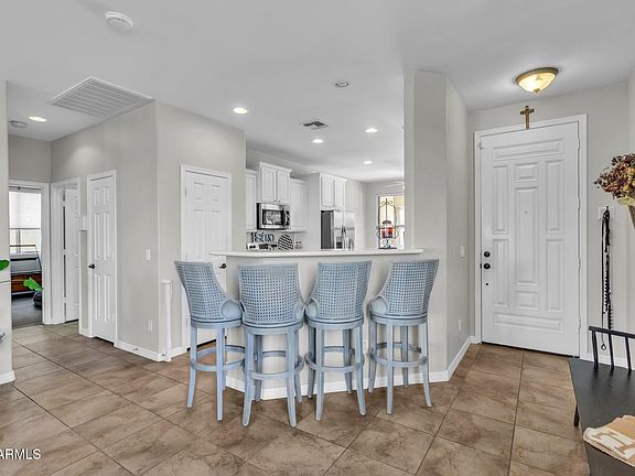 5th image of 106 W SUNDANCE Court