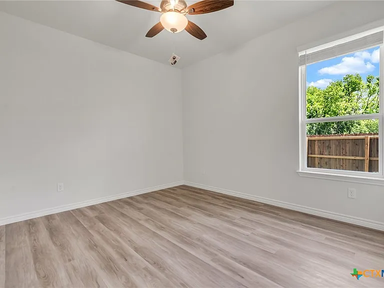 1118 Zora Dr #B — Photo 10