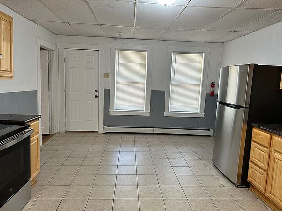 4th image of 391 Elm St APT 3R