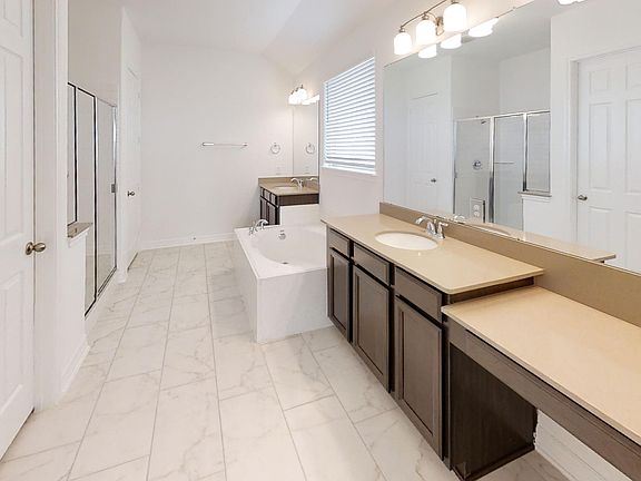 3rd image of Tumlinson Dr #3QLGP0
