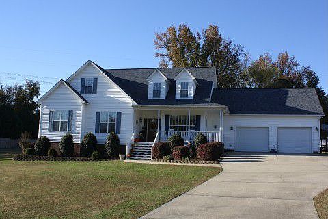 TONS OF BEAUTIFUL LANDSCAPING