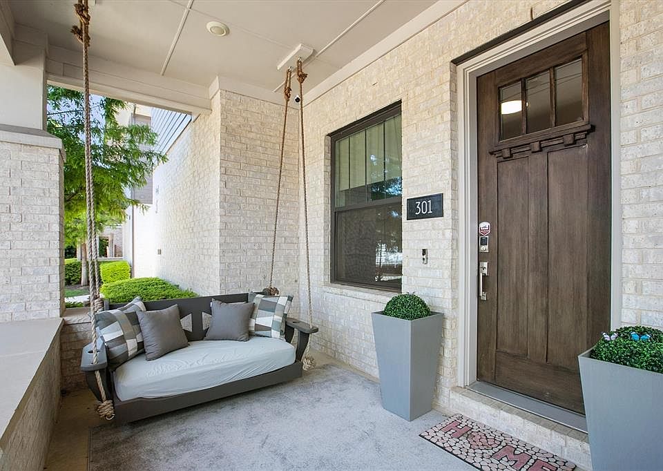 View of exterior entry with covered porch