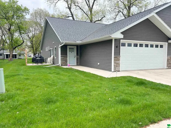 94 N Emerald Dr #6, Storm Lake, IA 50588