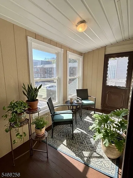 2 bed, 1.0 bath, $2,500 — Photo 4