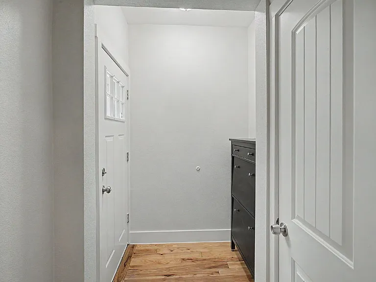 1230 N Logan St — Photo 13