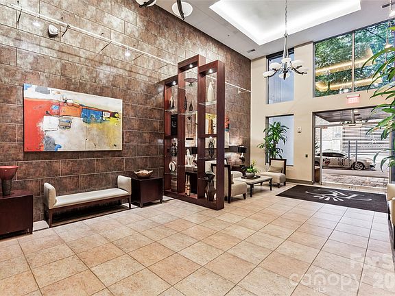 5th image of 701 Royal Ct APT 1007