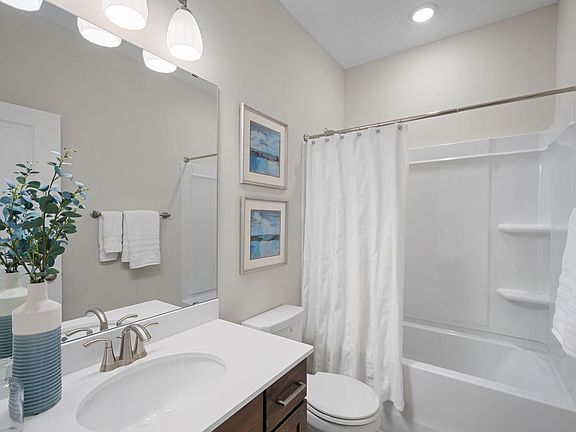 4th image of 17755 Ellsworth Dr
