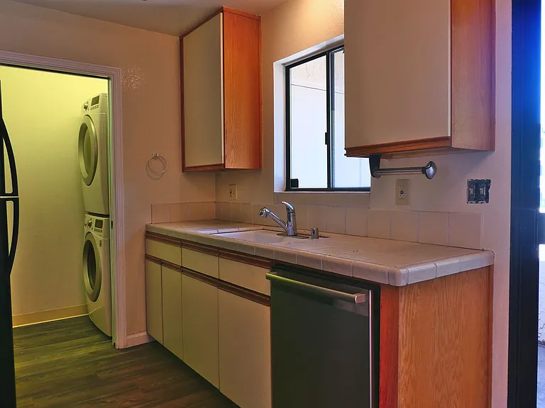 695 S Knickerbocker Dr #6 — Photo 7