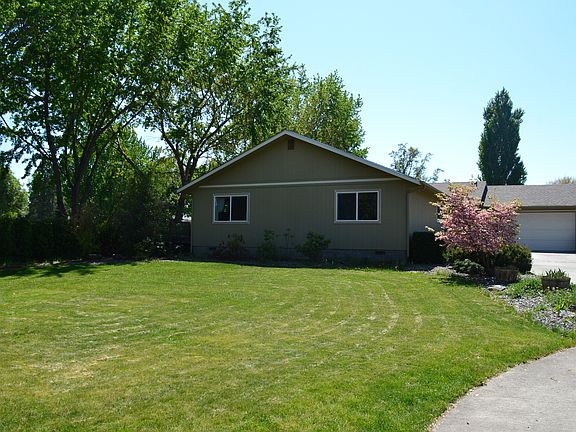 Front of house, front lawn