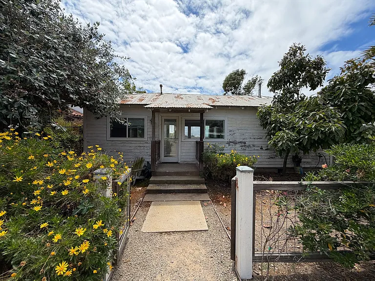 4253 Carpinteria Ave #B — Photo 1