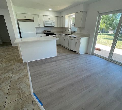 2nd image of 1808 SE 5th Ave