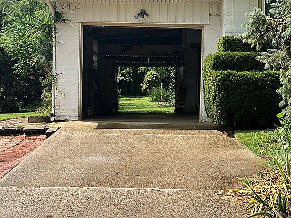 4th image of 924 Sunglow Dr