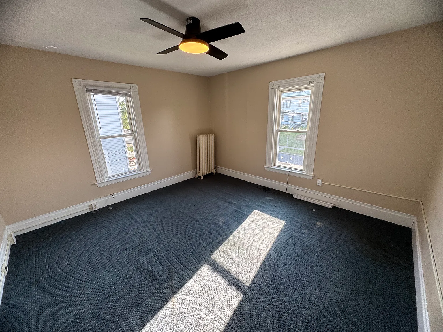 3 bed, 1000 sqft, $1,250 — Photo 2