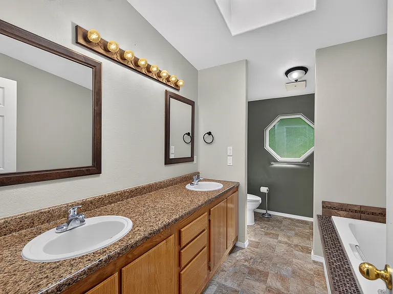 140 Flaming Meadow Ln — Photo 10