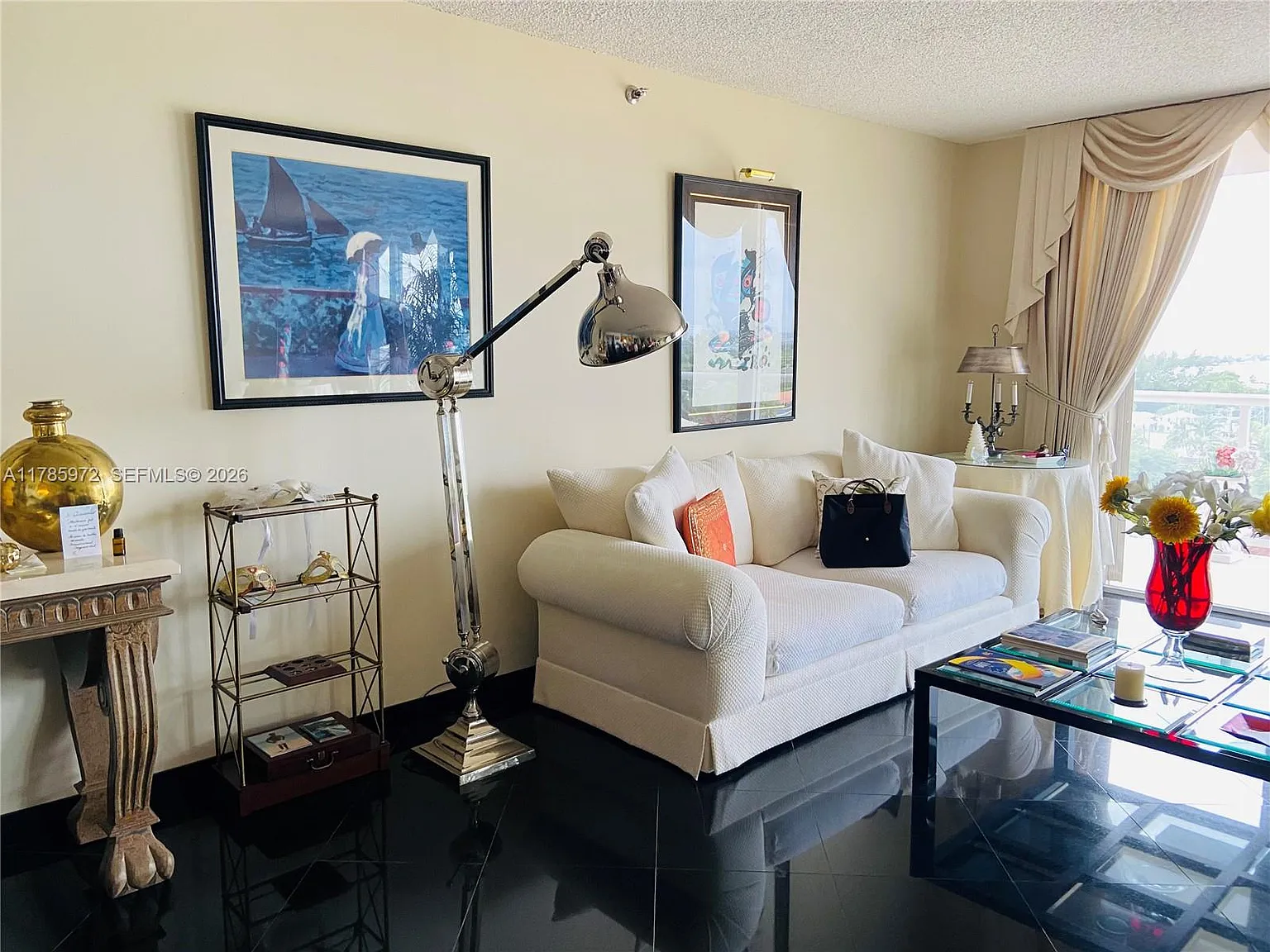 Ocean 88 Condominium — Photo 2