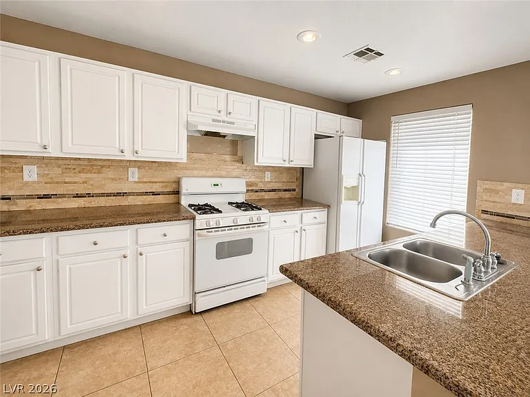 5925 Hudson Woods Ct — Photo 3
