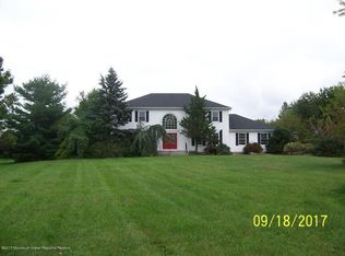 4 King Ct, Manalapan, NJ 07726