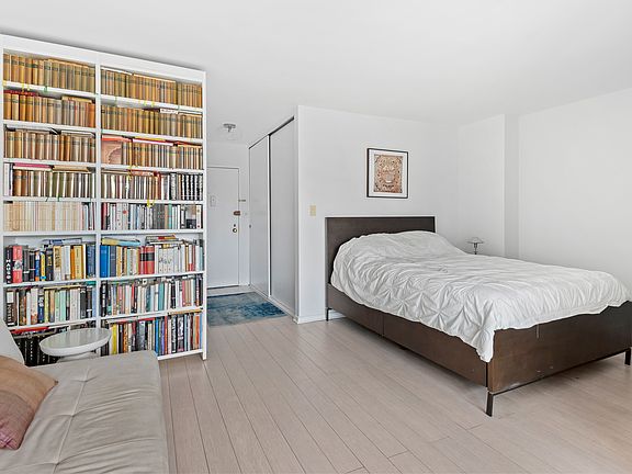 3rd image of 31 Jane St APT 8E