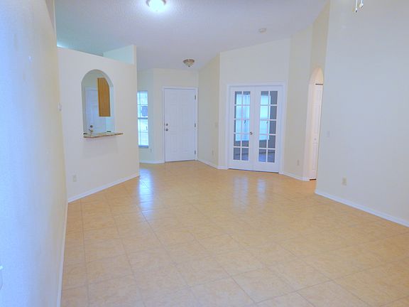 3rd image of 17 Rolland Ln