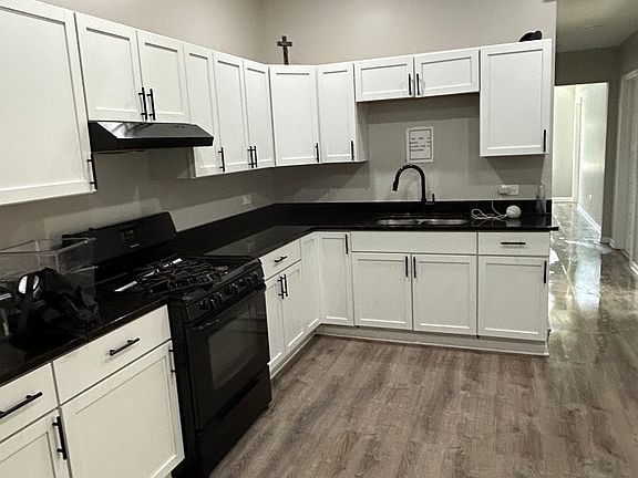 3rd image of 4330 S Rockwell St #2